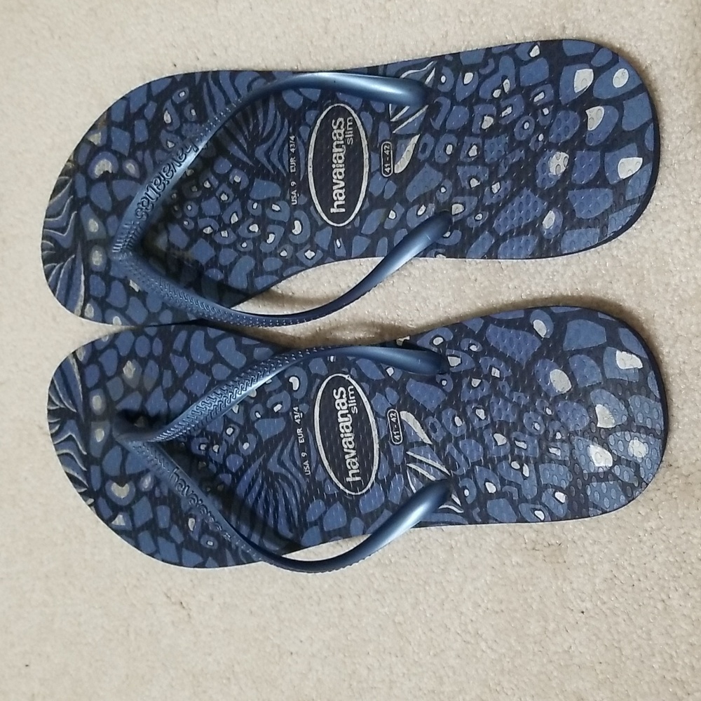 Barely worn size 9 Havaianas slim